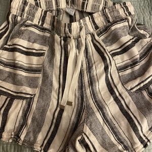 Linen shorts striped